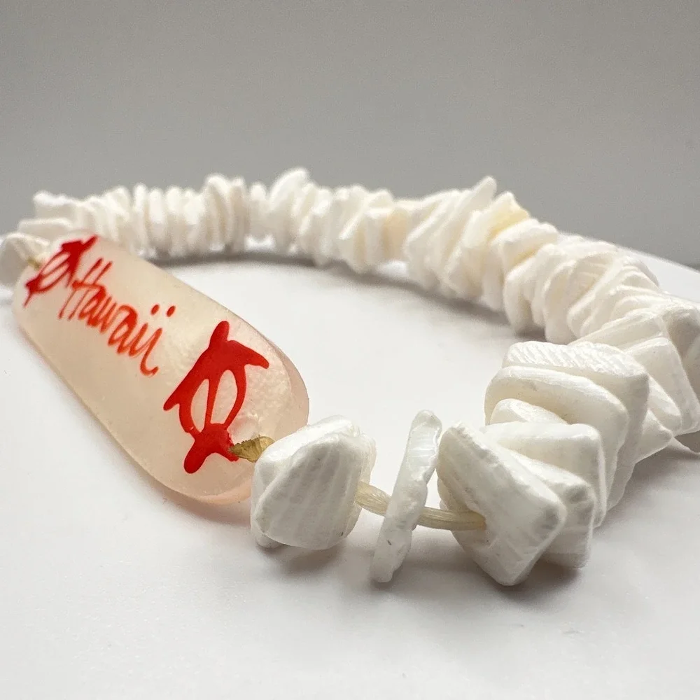 Vintage 90s‎ Hawaii Shell Heishe Bead Stretch Bracelet White Red Sea Turtle Honu